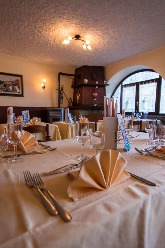 Hotel Ristorante Miravalle Тельо Экстерьер фото