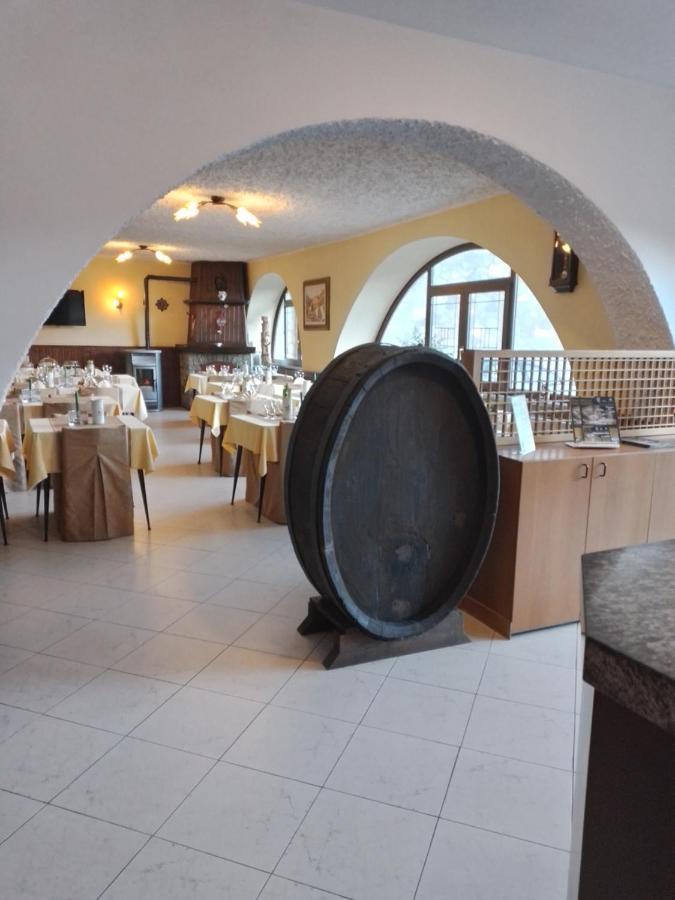 Hotel Ristorante Miravalle Тельо Экстерьер фото