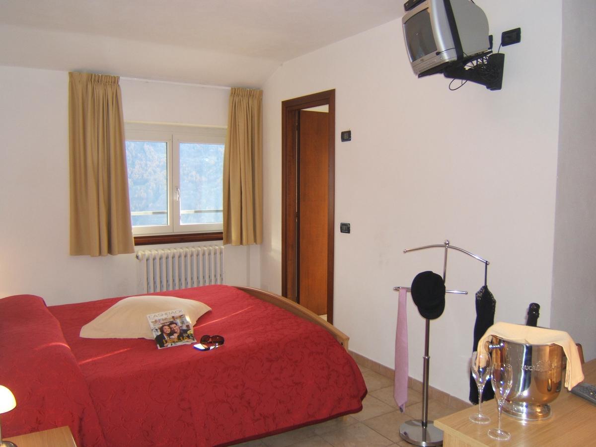 Hotel Ristorante Miravalle Тельо Экстерьер фото
