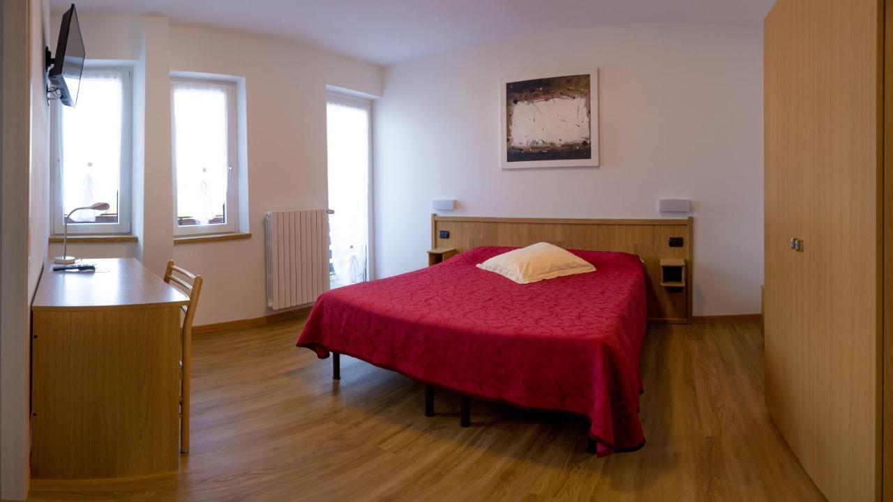 Hotel Ristorante Miravalle Тельо Экстерьер фото
