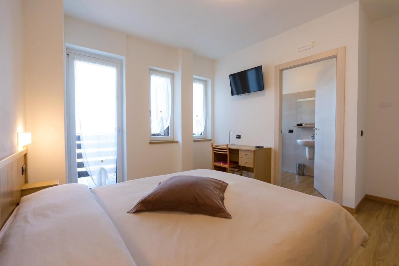 Hotel Ristorante Miravalle Тельо Экстерьер фото